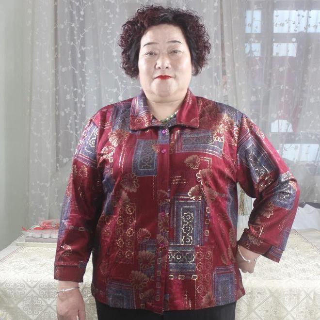 打扮：衣服不选艳色、少戴金饰更显年轻瓦力游戏app这才是中老年女人该有的(图24)