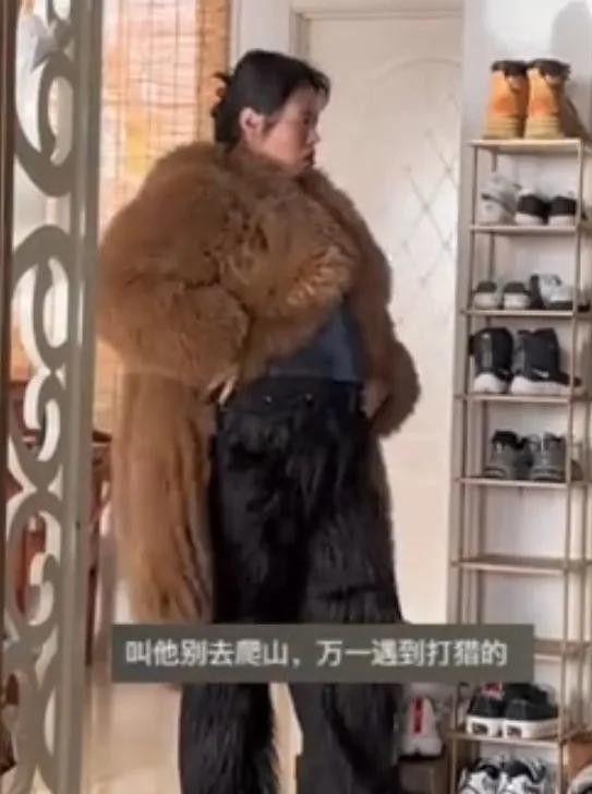 打扮：衣服不选艳色、少戴金饰更显年轻瓦力游戏app这才是中老年女人该有的(图25)