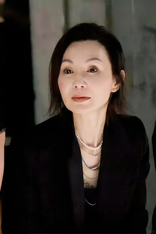 火的珍珠单品照着搭好看又气质瓦力棋牌试玩被张曼玉、倪妮带(图6)