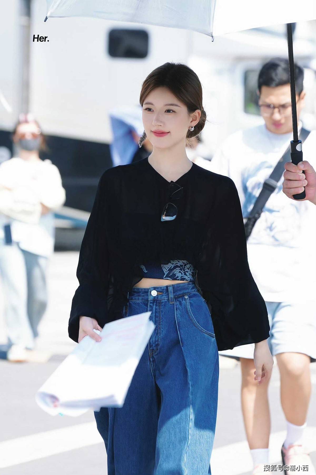 戴对称才好看果然时尚的尽头是国风瓦力棋牌游戏赵露思穿新中式耳环不