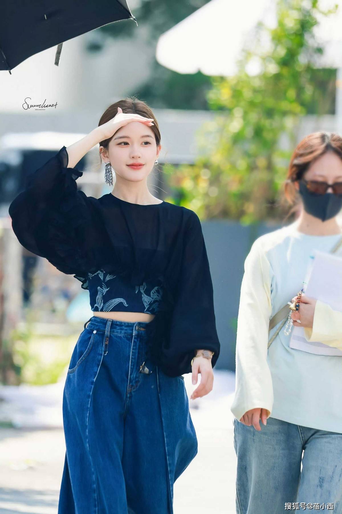 戴对称才好看果然时尚的尽头是国风瓦力棋牌游戏赵露思穿新中式耳环不(图4)