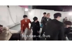首次线下硬碰AJ被戏耍姿态只能尬笑瓦力游